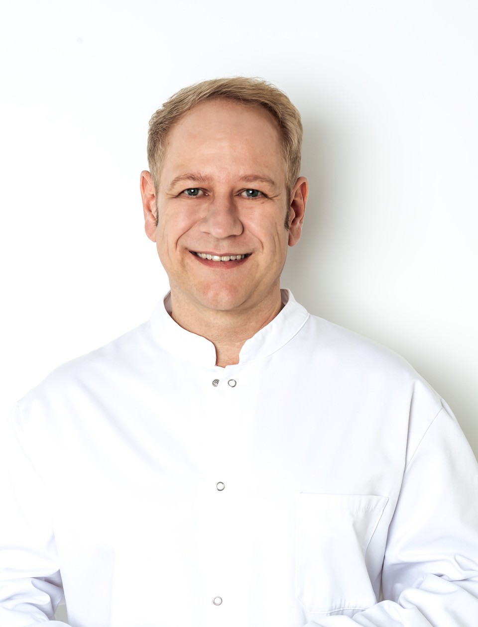 robert-cipic Robert Cipic, leitender Dermatochirurg, im Porträt – Spezialist für die MKC-Methode