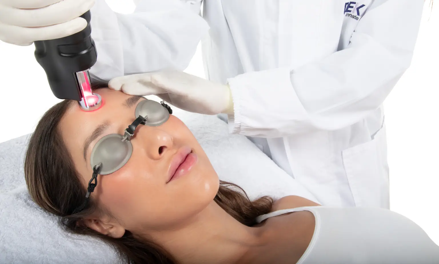 RedTouch PRO Behandlung zur Verbesserung feiner Fältchen und früher Zeichen der Hautalterung