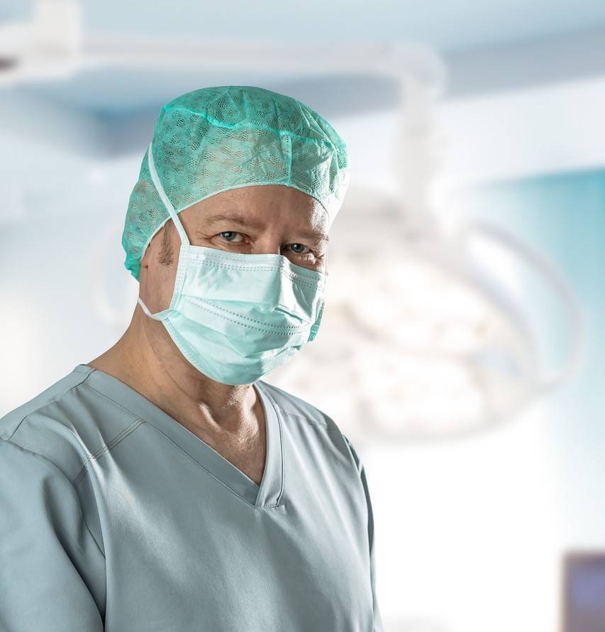 robert-cipic-behandlung Dermatologe im Operationssaal – Behandlungsspektrum bei Herr Cipic